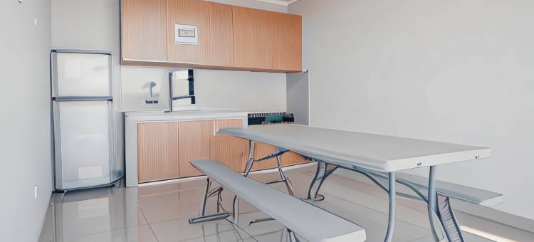 红多兹普拉斯酒店-近苏加诺哈达机场皇冠公园(RedDoorz Plus Near Soekarno Hatta Airport Taman Mahkota)图片