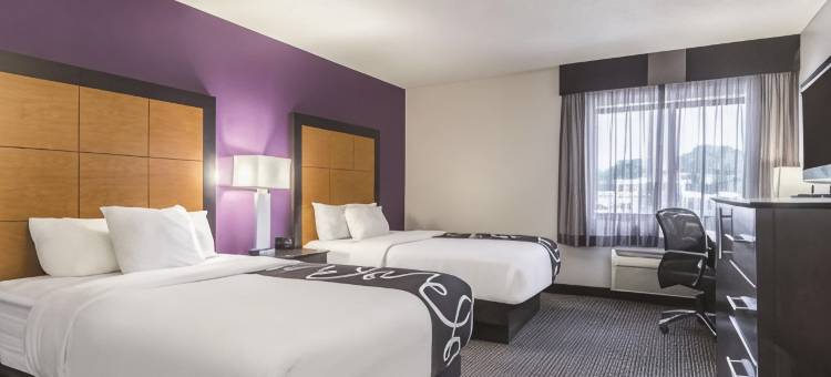 克里夫兰机场北拉昆塔温德姆套房酒店(La Quinta Inn & Suites by Wyndham Cleveland - Airport North)图片