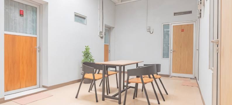 红多兹酒店-近加鲁特广场(RedDoorz Near Alun-Alun Garut)图片