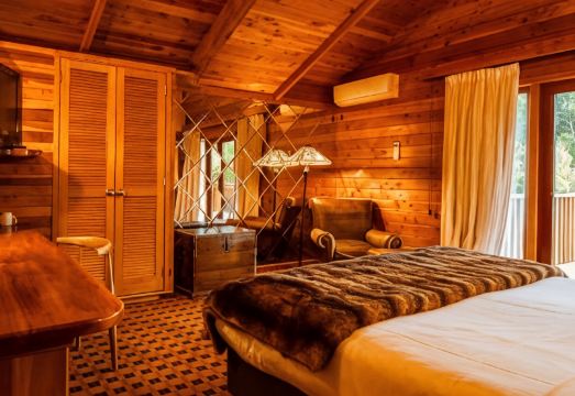 Powderhorn ChateauHotel Overview