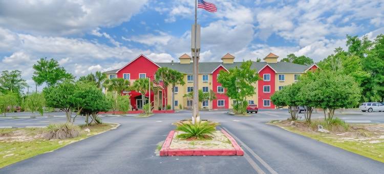 克劳福德维尔野木马格努森酒店(Magnuson Hotel Wildwood Inn Crawfordville)图片
