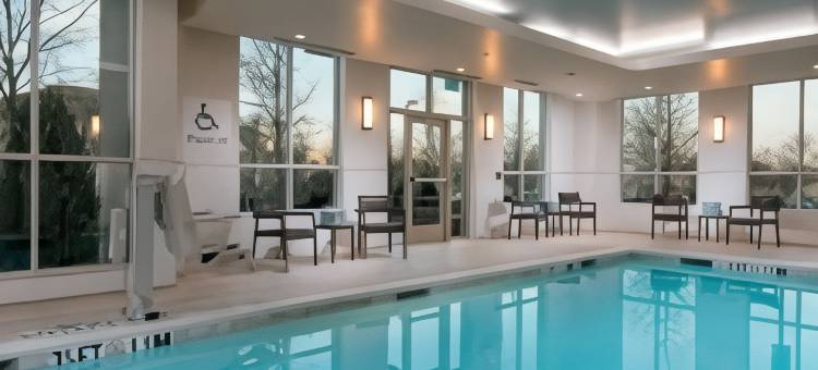 亚特兰大阿尔普哈雷塔/阿瓦隆地区万怡酒店(Courtyard Atlanta Alpharetta/Avalon Area)图片