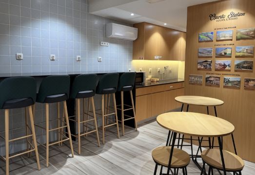 Oporto Station Hostel & Rooms Hotel Overview