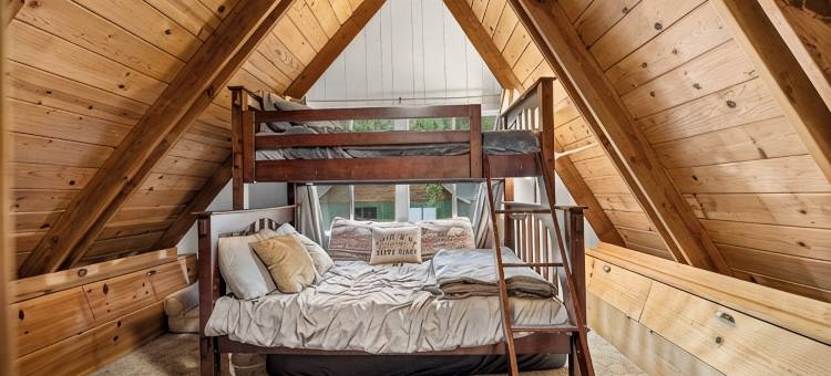 蓝湖泉A字形心境阿诺德小屋(Blue Lake Springs A-Frame Of Mind Cabin in Arnold)图片