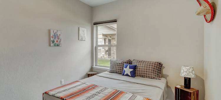 NEW! Texy-Mexy Bungalow: Spacious 3-Bedroom House w/ Full Access & Pets Welcome!图片