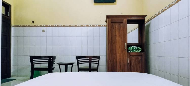 辛塔1米特拉Kertosono火车站红多兹酒店(Hotel Shinta 1 Near Stasiun Kertosono Mitra RedDoorz)图片