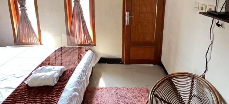 家庭民宿沙丽亚婆罗摩合伙红门酒店(Family Homestay Syariah Bromo Mitra RedDoorz)图片