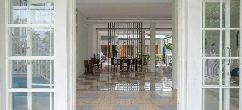 红多兹酒店-近布洛拉克里多索诺体育场(Reddoorz Near Stadion Kridosono Blora)图片