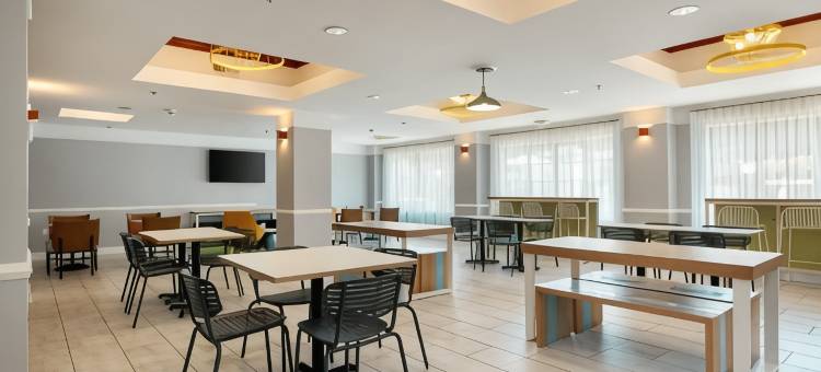 萨凡纳机场福朋喜来登酒店(Spark by Hilton Savannah Airport)图片