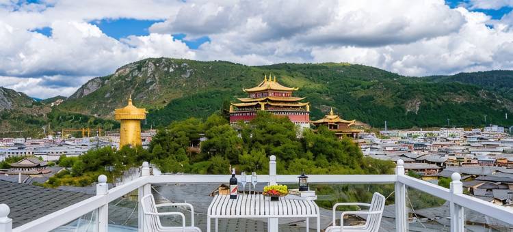 香格里拉云边观景民宿(独克宗古城大佛寺转经筒店)图片
