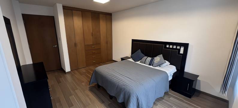 圣路易斯广场的阿姆普利亚房间(Amplia Habitación Privada en Alojamiento Compartido Por Plaza San Luis)图片