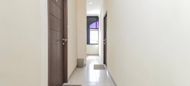 近卡雷特站红多兹伊斯兰酒店(RedDoorz Syariah Near Stasiun Karet)图片