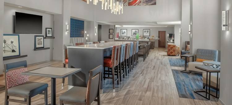 芝加哥伯尔里奇欢朋套房酒店(Hampton Inn & Suites Chicago Burr Ridge)图片