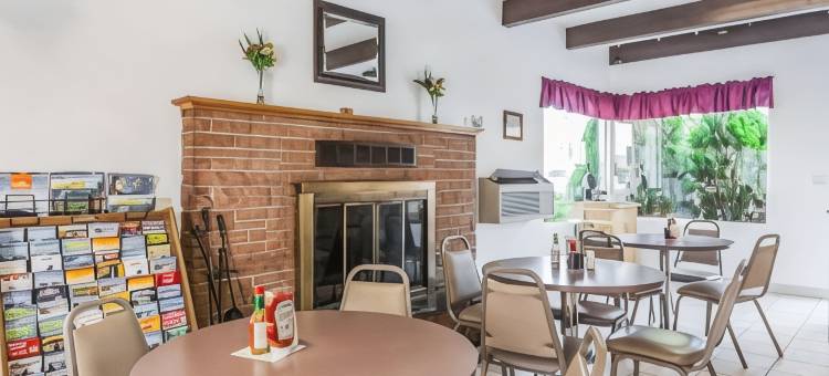 奥玛克 - 奥卡诺根罗德威套房汽车旅馆(Rodeway Inn & Suites Omak - Okanogan)图片