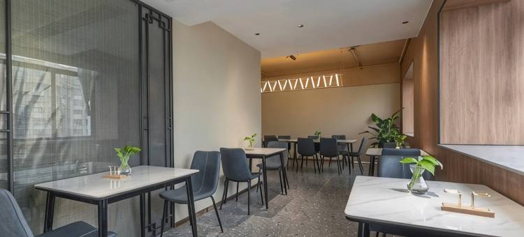 喆缦·欢悦智能影院酒店(普定店)图片