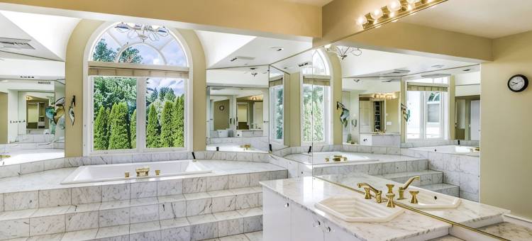 Unique Sandpoint Home with Private Pool and BBQ Island, Perfect for Groups!图片