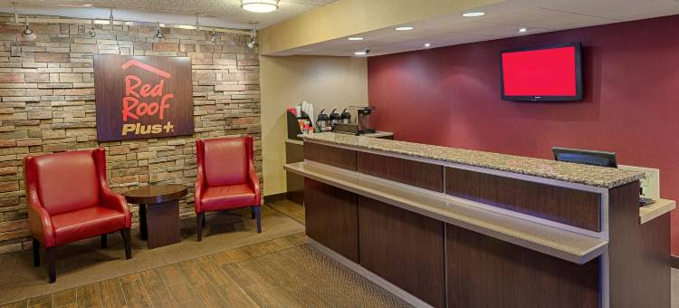 蒙罗维尔匹兹堡东红顶Plus酒店(Red Roof PLUS+ Pittsburgh East - Monroeville)图片