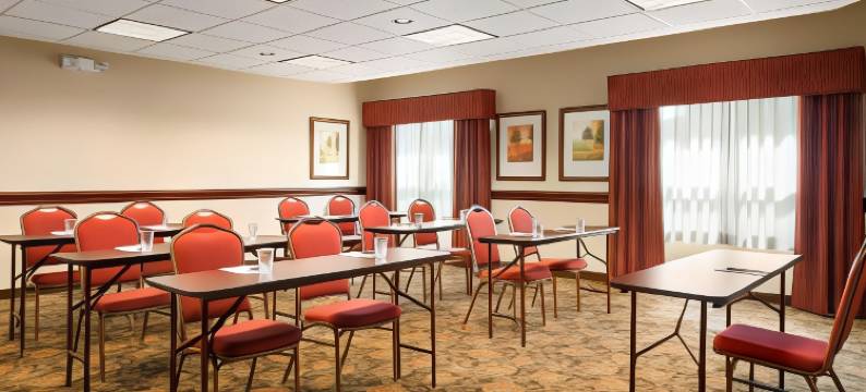 托莱多南丽怡酒店(Country Inn & Suites by Radisson, Rossford - Toledo South)图片