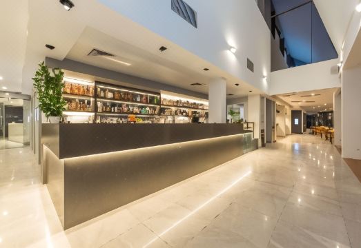 Best Western Plus North Lakes HotelHotel Overview