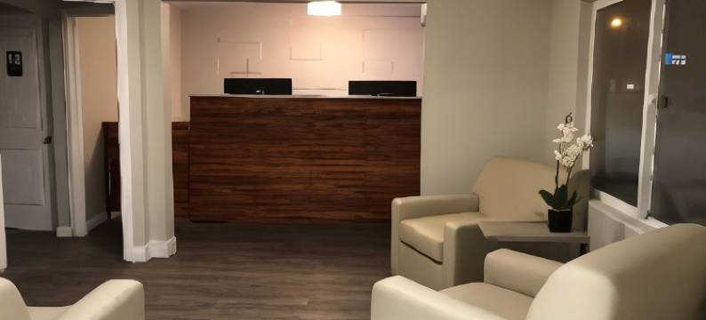 雪松酒店及套房(Cedar Inn & Suites)图片