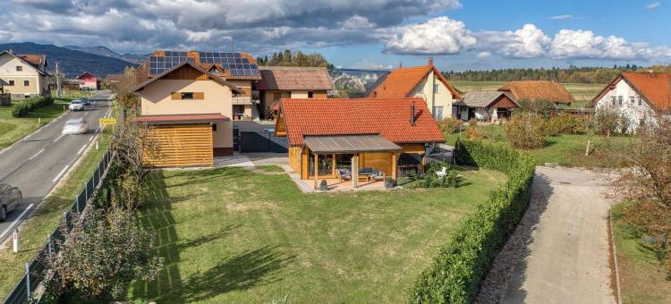 贝拉克拉伊纳木屋(Wood House Bela Krajina - Happy Rentals)图片