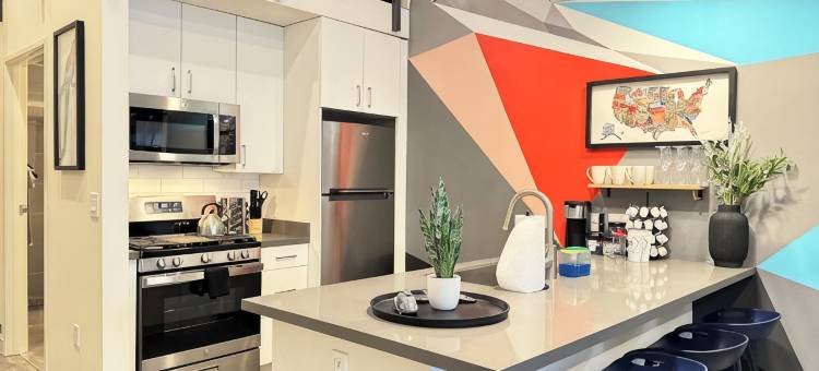 Studio-style loft with Garage door only 6 miles from Disney!图片
