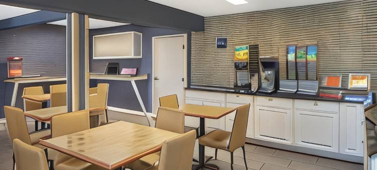 里士满山/萨凡纳地区Travelodge by Wyndham酒店(Travelodge by Wyndham Savannah Area/Richmond Hill)图片