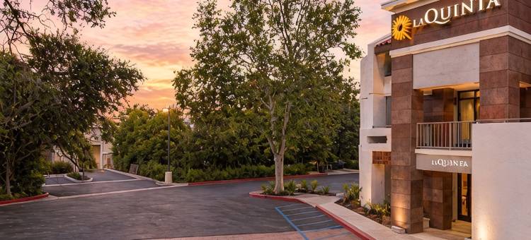 千橡市纽伯里公园拉昆塔温德姆套房酒店(La Quinta Inn & Suites by Wyndham Thousand Oaks-Newbury Park)图片
