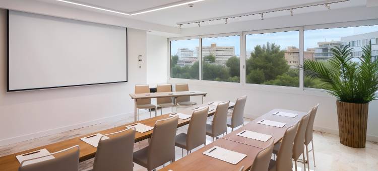 塞勒斯滨海门户酒店(Salles Hotels Marina Portals)图片