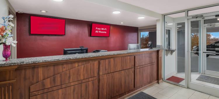 杰克逊红顶套房酒店(Red Roof Inn & Suites Jackson, TN)图片