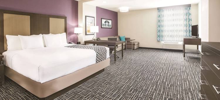 达拉斯普莱诺科隆尼拉昆塔温德姆套房酒店(La Quinta Inn & Suites by Wyndham Dallas Plano - the Colony)图片