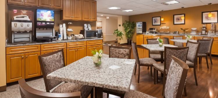 新英格兰贝斯特韦斯特优质套房酒店(Best Western Plus New England Inn  Suites)图片