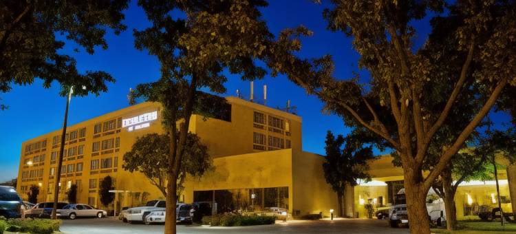 威奇托机场希尔顿逸林酒店(DoubleTree by Hilton Hotel Wichita Airport)图片