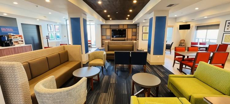 萨利纳斯智选假日酒店(Holiday Inn Express & Suites SALINAS by IHG)图片