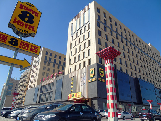 速8酒店(阿拉善左旗黄河财富中心店)