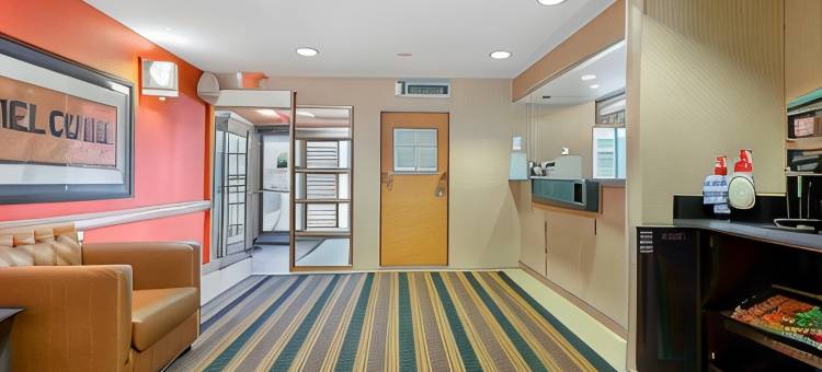 梅恩斯泰套房华盛顿杜勒斯机场酒店(MainStay Suites Washington Dulles Airport)图片