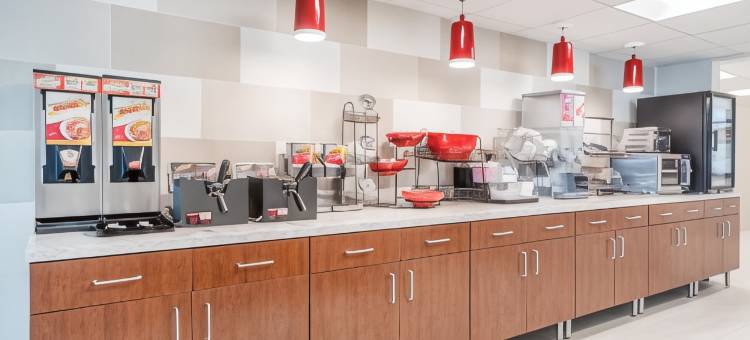 明尼阿波利斯黄金谷华美达酒店(Ramada by Wyndham Minneapolis Golden Valley)图片