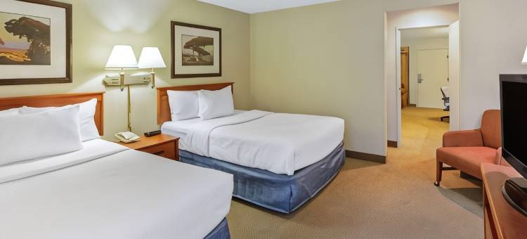 阿普尔顿学院大道拉昆塔温德姆套房酒店(La Quinta Inn & Suites by Wyndham Appleton College Avenue)图片