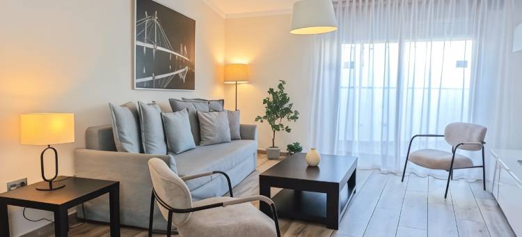 拉普拉塔托雷旅游公寓酒店(Azz Sevilla Torre de la Plata Apartamentos)图片