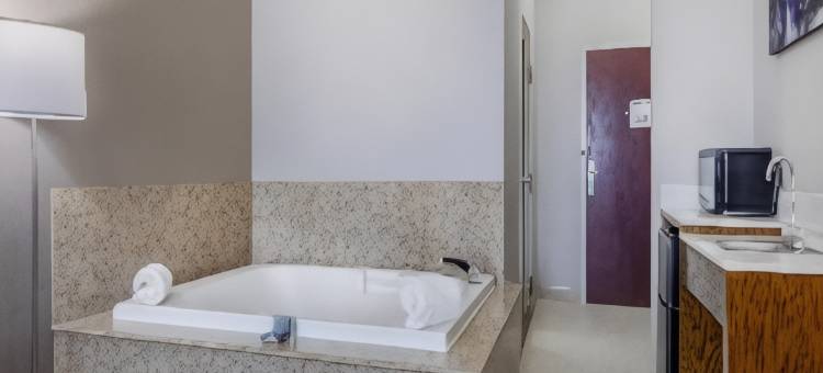 莱姆斯通贝斯特韦斯特套房酒店(Best Western Limestone Inn  Suites)图片
