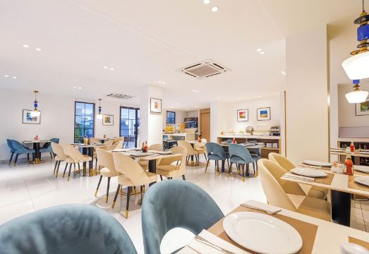 The One Bay BreezeHotel Overview