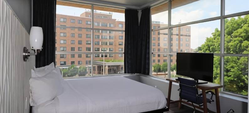 密尔沃基戴斯套房酒店(Days Inn & Suites by Wyndham Milwaukee)图片