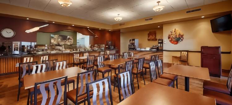 阿罗约罗布莱奥尔湖畔贝斯特韦斯特优质套房酒店(Best Western Plus Arroyo Roble Hotel  Creekside Villas)图片