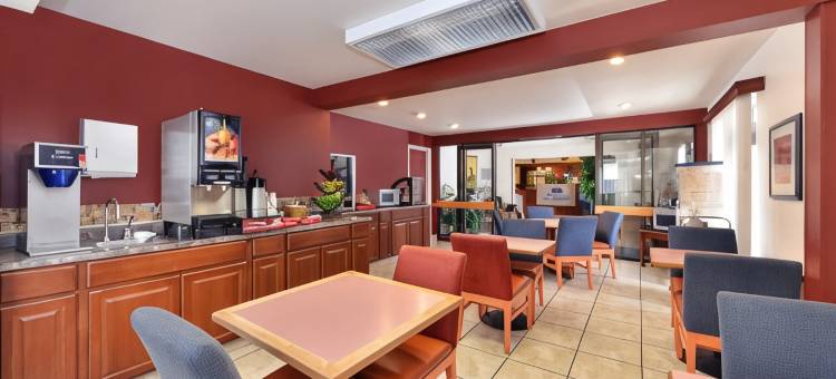 柯林斯堡东I-25美洲最佳价值套房酒店(Americas Best Value Inn and Suites Fort Collins East I-25)图片