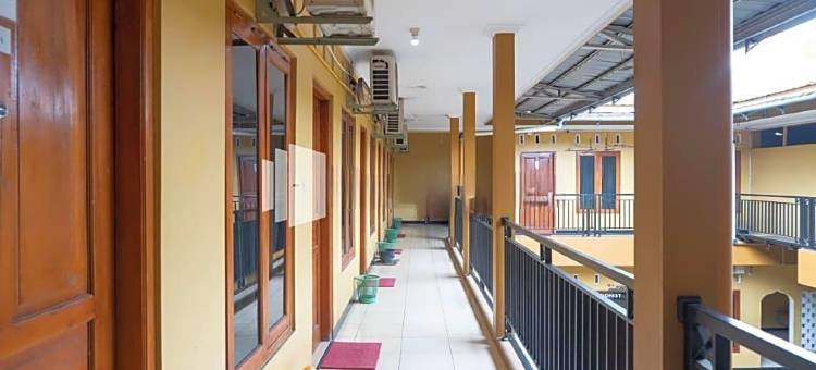 OYO Life 3003 汉达亚尼清真公寓(Wisma Handayani Syariah RedPartner Near Rsud Wonosari)图片