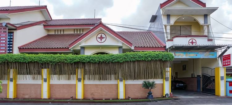 茉莉芬市格里亚坎帕尔红多兹酒店(Reddoorz at Griya Kampar Madiun)图片