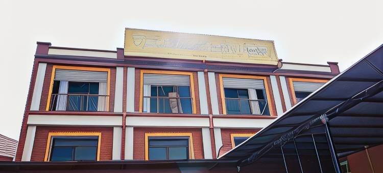 红多兹Plus酒店-近苏丹哈桑丁机场(RedDoorz Plus Near Sultan Hasanuddin Airport)图片