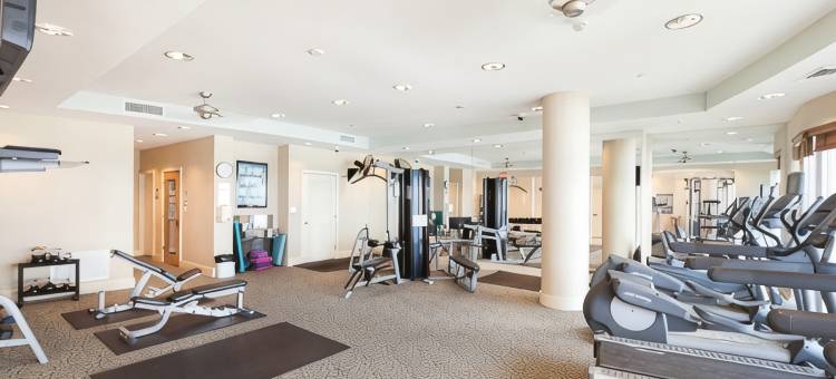高端豪华公寓大厦，设有临海超大阳台(High End Lux Condo With Oceanfront Massive Balcony)图片