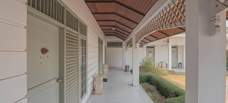 红多兹苏卡布米惹兰街玛塔迪娜塔酒店(RedDoorz @ Jalan R.E. Martadinata Sukabumi)图片