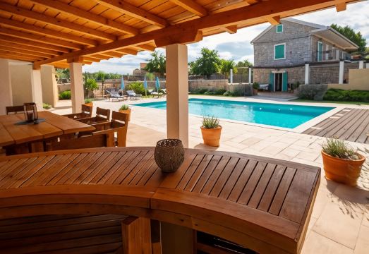 波泽尼迪沃里惊人别墅酒店(Bo?ini Dvori- Villa with Pool, Sauna , Jacuzzi and Tennis Court)